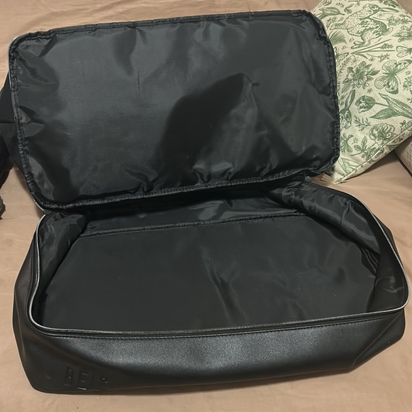 Beis Weekender Bag - Picture 2 of 4